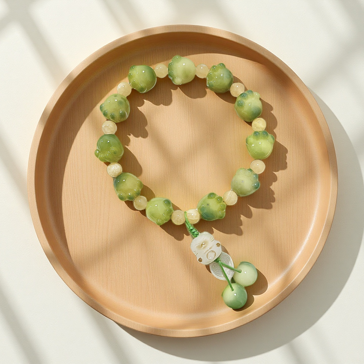 TAOÉ Pawfect Bodhi Bracelet: Carved Cat Paw Pendant - Start of Spring
