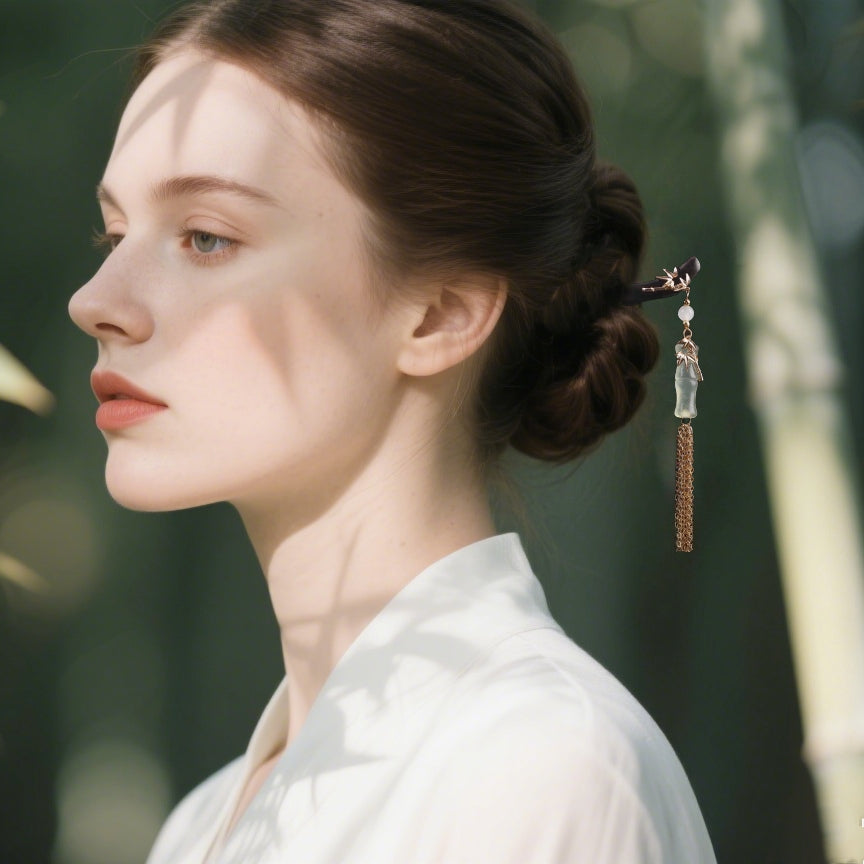 TAOÉ Bamboo of Foresight – Confident Carved Bamboo Hairpin with Agate Accents